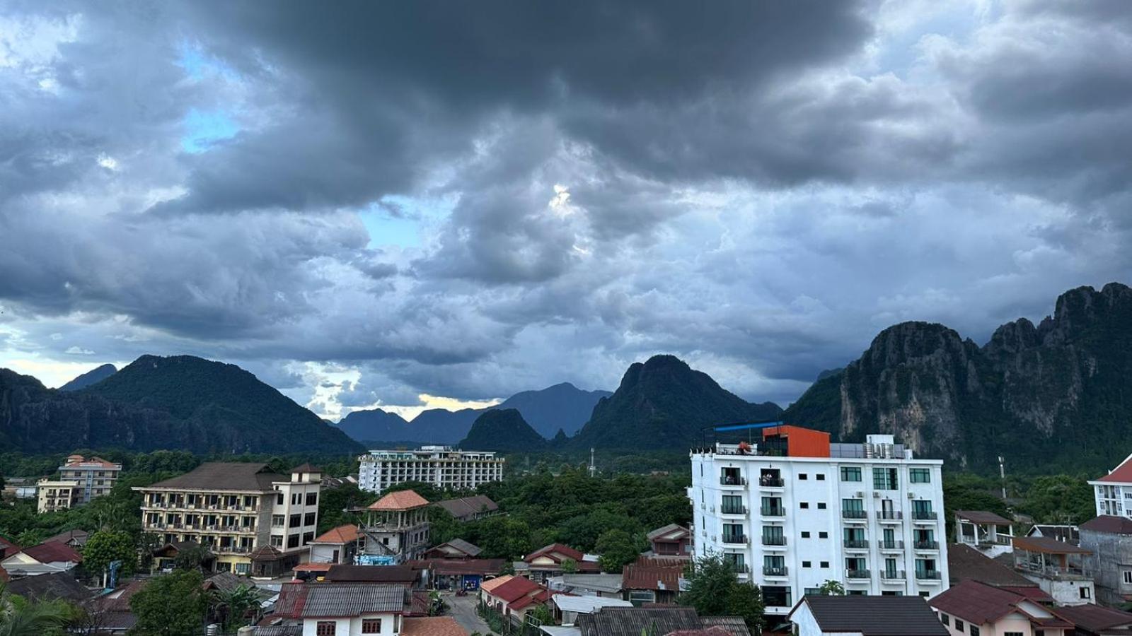 Vang Vieng Topview Hotel Экстерьер фото